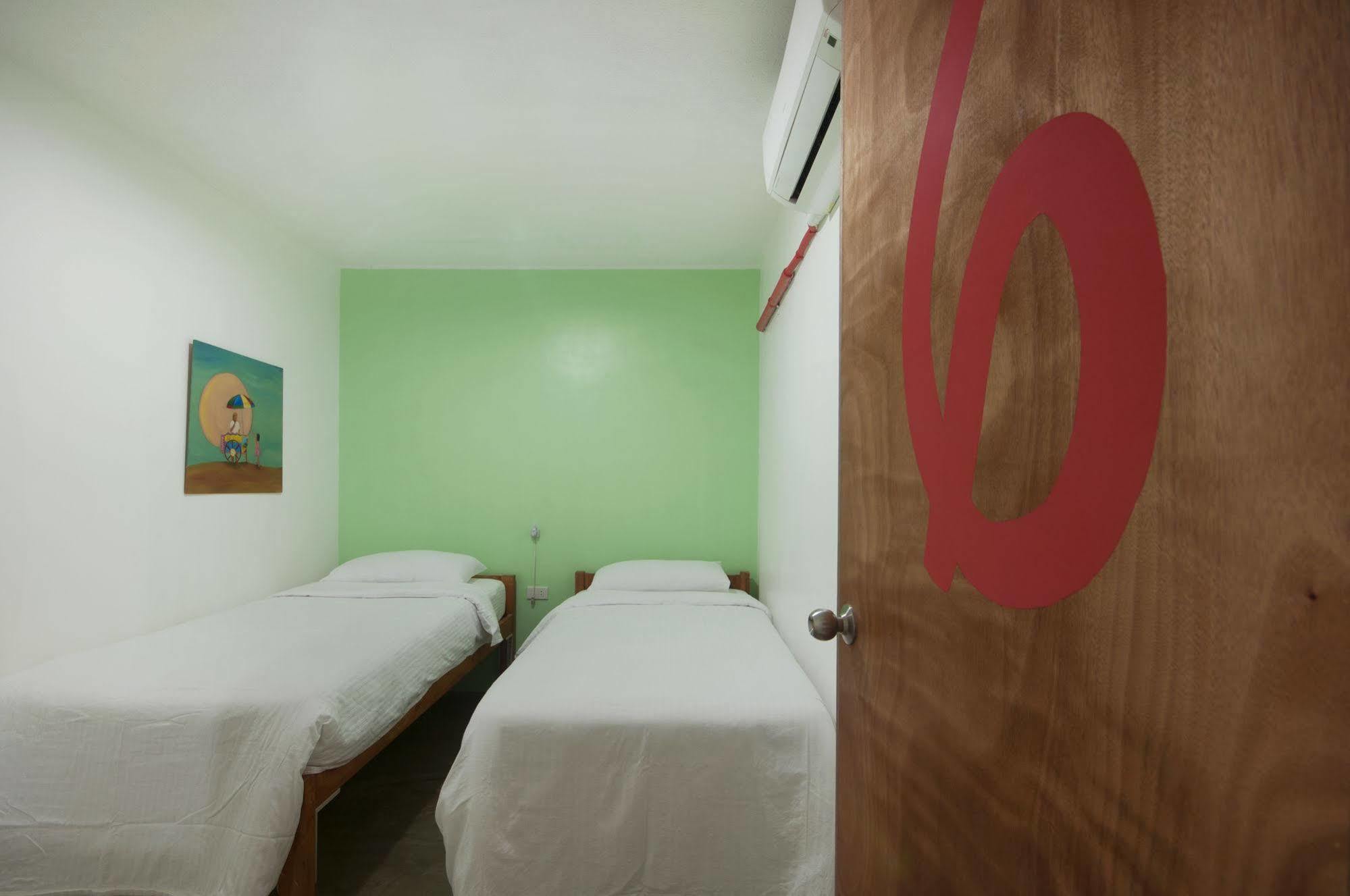 Mnl Boutique Hostel Makati City Kültér fotó