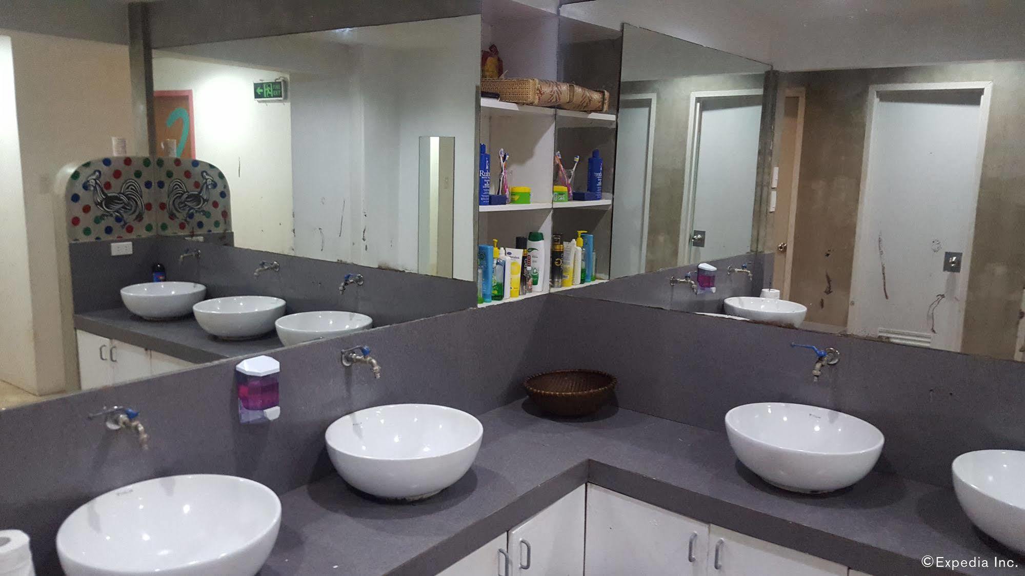Mnl Boutique Hostel Makati City Kültér fotó